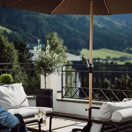 Alpina Alpendorf Hotel 4*