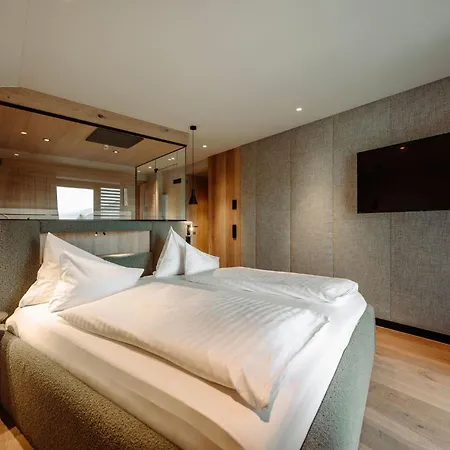 Alpina Alpendorf Hotel 4*