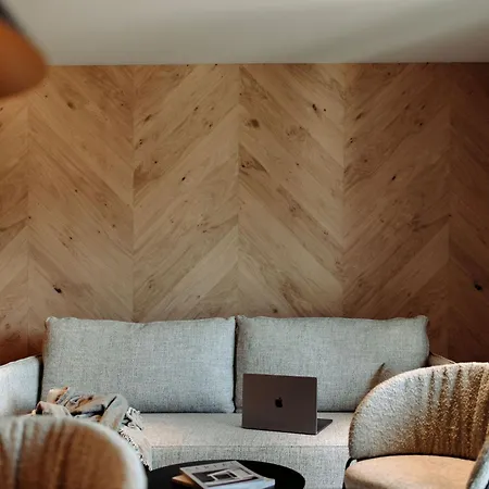 Alpina Alpendorf Hotel 4*