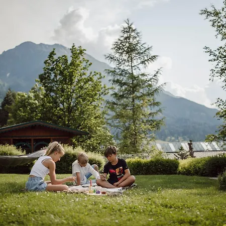 Alpina Alpendorf Hotel 4*