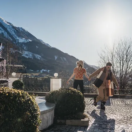 Alpina Alpendorf Hotel 4*