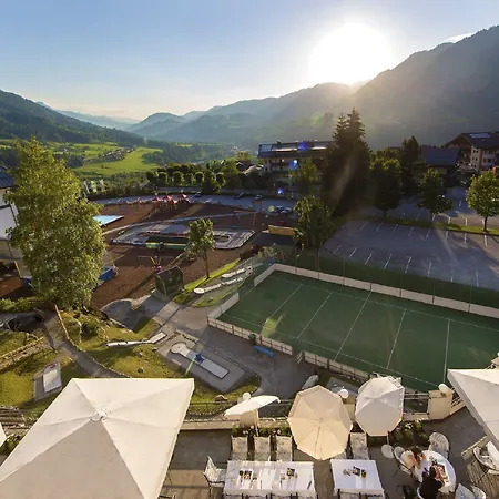 Alpina Alpendorf Hotel 4*