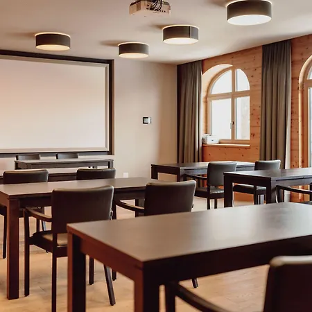 Alpina Alpendorf Hotel 4*