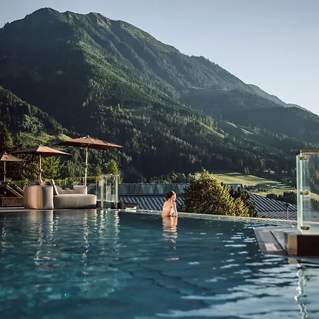 Alpina Alpendorf Hotel